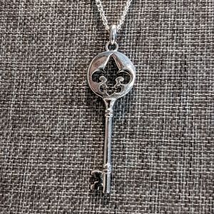 Silver tone key pendant 16" necklace